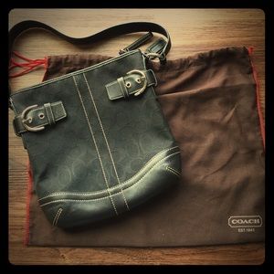Coach black shoulder bag.